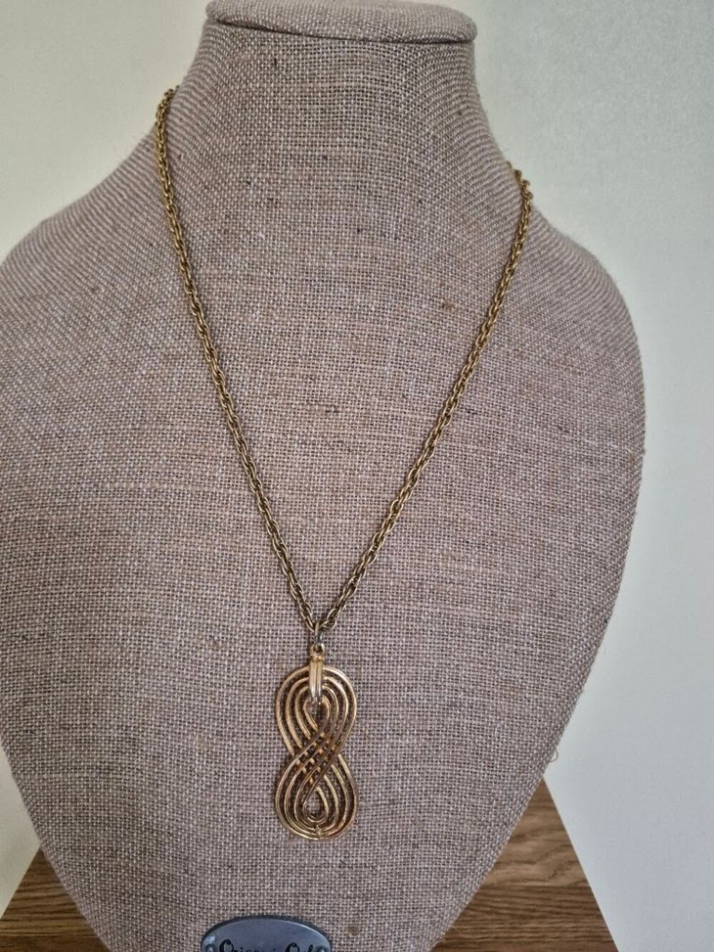 Vintage Figure 8 Gold-like Necklace